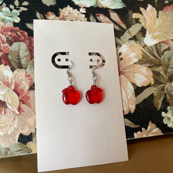 🍎 Red Apple Earrings - Picture 6 of 6